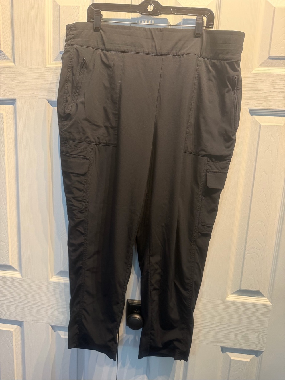 NWOT Athleta BLACK Lined Active Cargo Joggers - 20